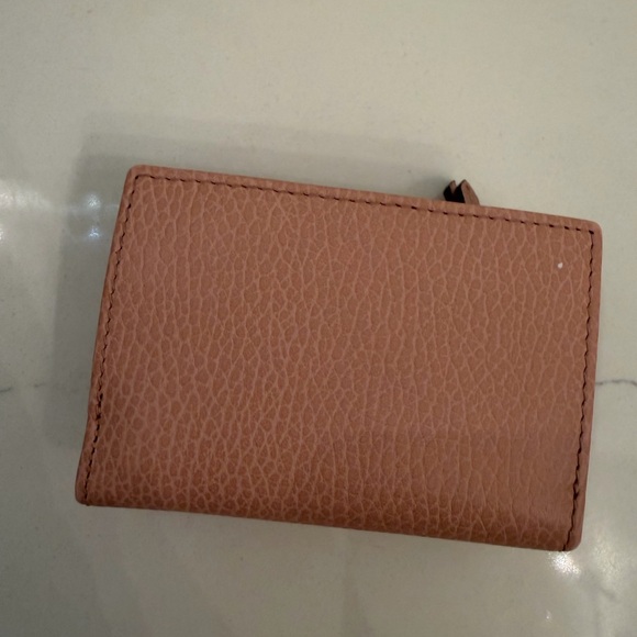 Gucci Blush Pink Leather Wallet with Gold Logo - Picture 4 of 6
